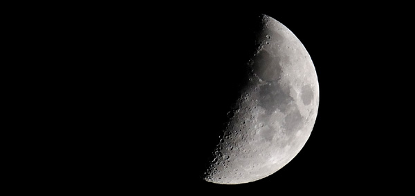 PHOTOS DU JOUR - 25 octobe 2009 - Photo de lune. Photo SFO PCV Fabien Zunino.