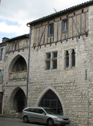 Maison renaissance Lauzerte Sur les Chemins de randonnée de Saint Jacques de Compostelle - Le Tarn et Garonne Jacquaire - Lauzerte. Photo JPR SFO Poitou-Charentes et Vendée