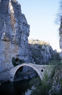 Les Orchidées de Grèce continentale - L'Epire Zagoria ancien pont de la région.