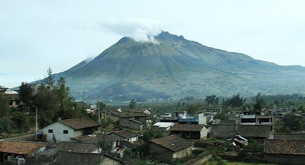 Volcan imbabura Otavalo Entre Cordillère et Amazonie - L'Equateur - Par Jean-Claude Jude et Liliane & Henri Biron.